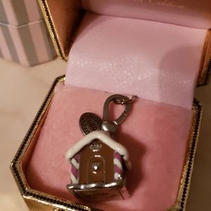 Juicy couture LE '09 gingerbread house charm